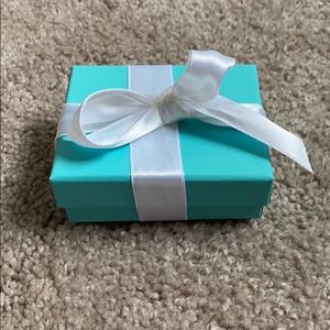 tiffany and co knot necklace